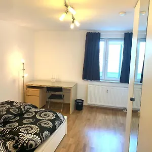 Cozy Flat , Near , Wifi&free Parking Apartment